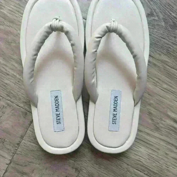 Steve Madden Women’s Janga Flip Flop Sandal Off White NWOT Great for Summer - Picture 2 of 3